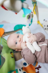 baby_met_knuffel_babyopvang